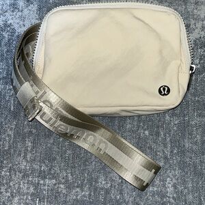 Lululemon Athletica Cream Everywhere Belt Bag 1L